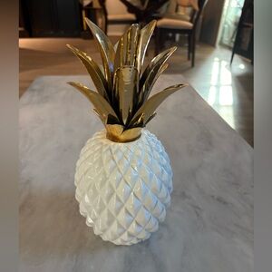 White And Gold Porcelain Pineapple Table Decor Sculpture